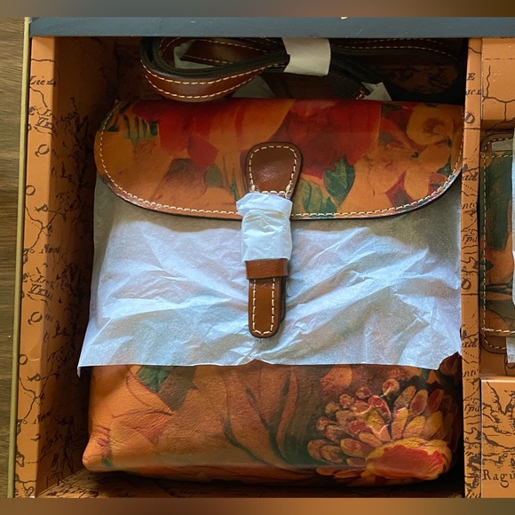 Brand new Patricia Nash crossbody floral, leather purse and wallet. Never opened - Picture 6 of 12